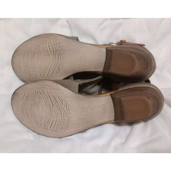 Miz Mooz Leather Heeled Sandals Sz 37 Sz 6.5 New Beige Open Toe Studded - Picture 9 of 11